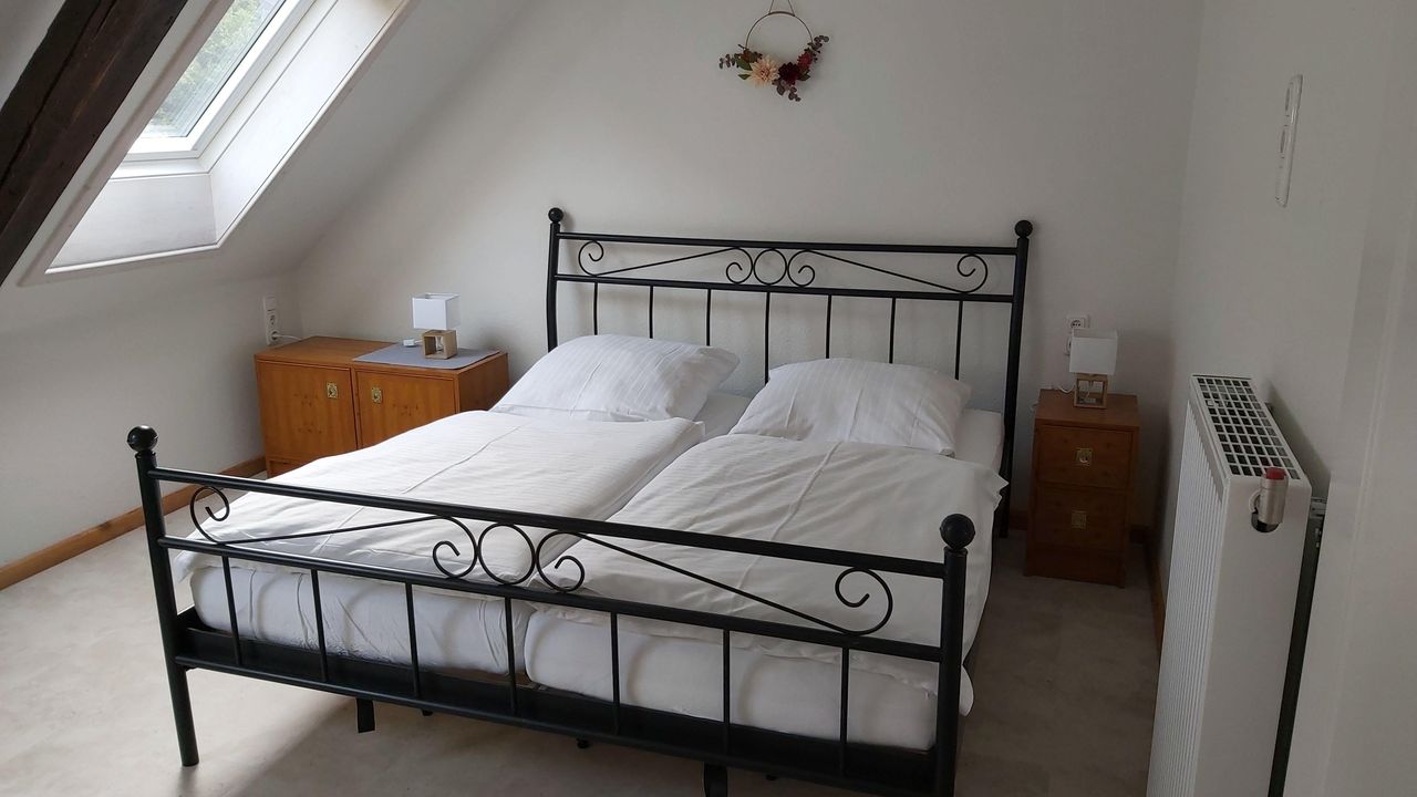 Wasserkraftwerk 3 Schlafzimmer mit Doppelbett Wasserkraftwerk 3 Schlafzimmer mit Doppelbett